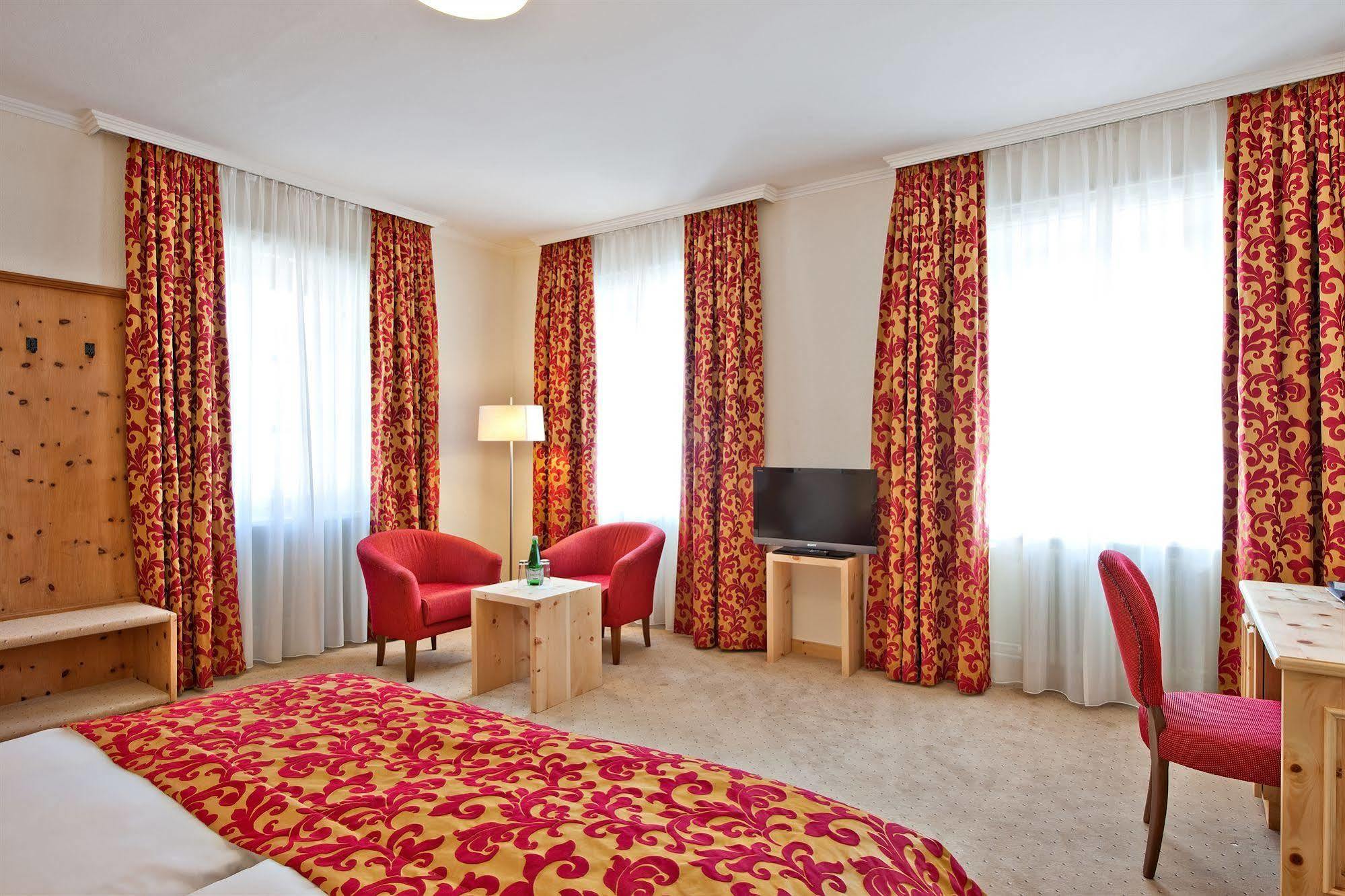 Hotel Engiadina Zuoz Zewnętrze zdjęcie